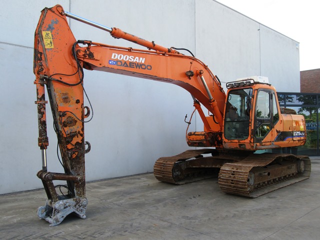 2006 DOOSAN SOLAR 225LC-V